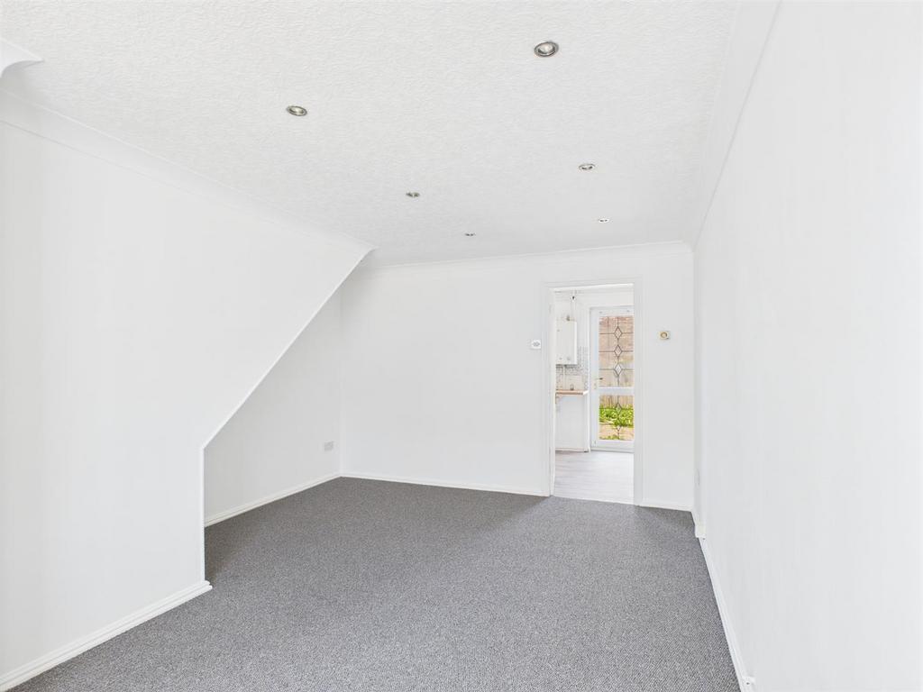 CAM02295 G0-PR0228-STILL003.jpg