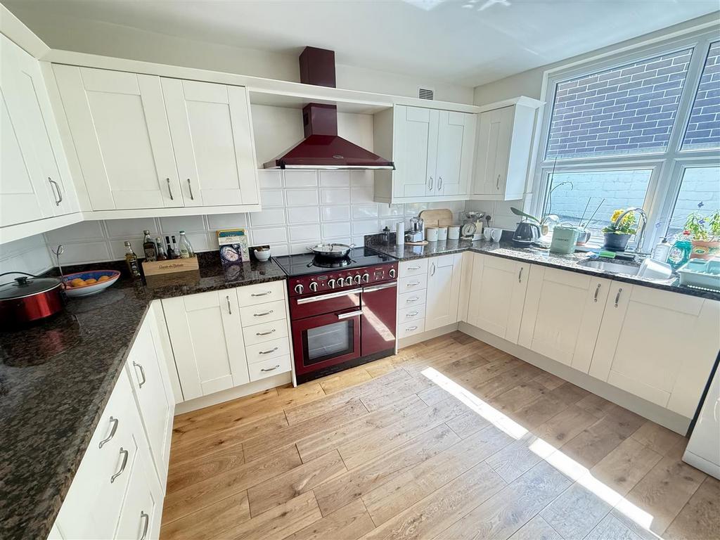 Kitchen & breakfast room
