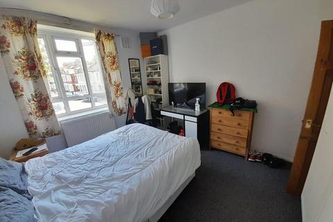 2 bedroom flat to rent, Lancaster Court, Fulham Road