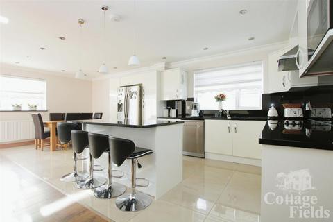 4 bedroom detached bungalow for sale, Beech Avenue, Enfield, EN2