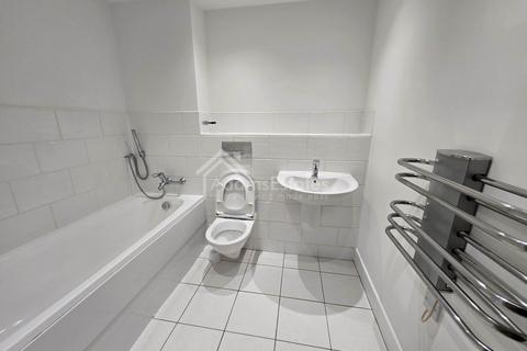 2 bedroom flat to rent, Ellis Court, Dewsbury