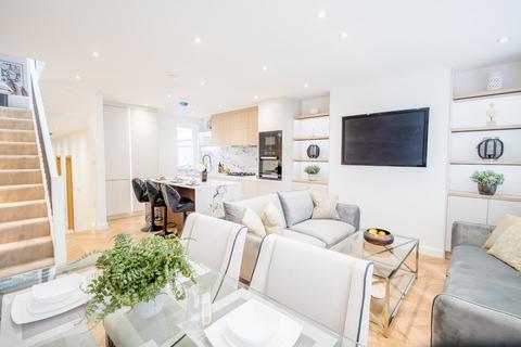 3 bedroom flat for sale, Lindrop Street, London, SW6