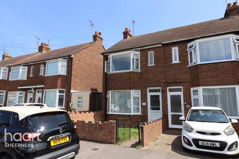 2 bedroom end of terrace house for sale, Harps Avenue, Minster
