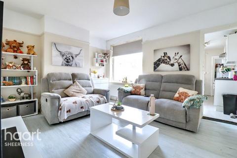 2 bedroom end of terrace house for sale, Harps Avenue, Minster