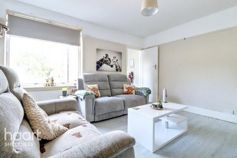 2 bedroom end of terrace house for sale, Harps Avenue, Minster