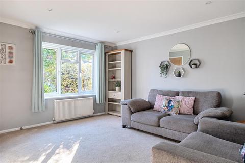 15 Crawley Crescent, Trowbridge, BA14 9SW