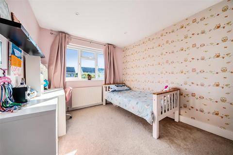 15 Crawley Crescent, Trowbridge, BA14 9SW