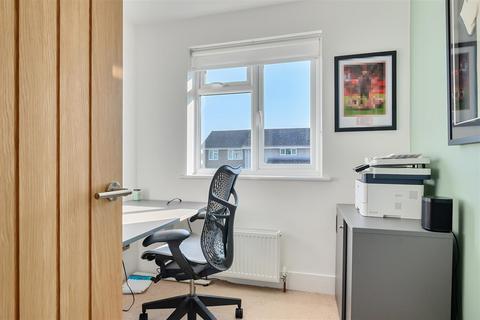15 Crawley Crescent, Trowbridge, BA14 9SW