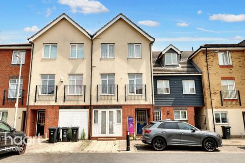 5 bedroom terraced house for sale, Blackthorn Road, Ilford