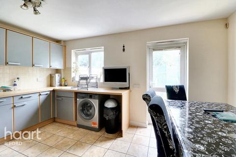 5 bedroom terraced house for sale, Blackthorn Road, Ilford