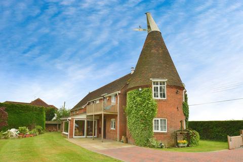 4 bedroom detached house for sale, Brook Street, Woodchurch, Ashford, Kent, TN26