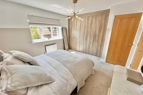 51 Bailey Road, Wilmslow, SK9 2TX