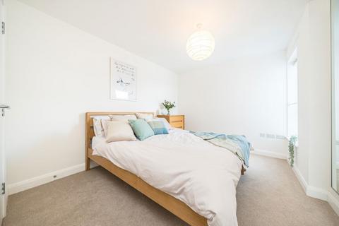 2 bedroom flat to rent, Bournemouth Road, London SE15