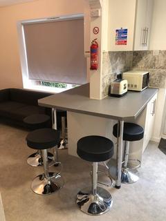 5 bedroom end of terrace house to rent, Elmbank Avenue, Englefield Green TW20