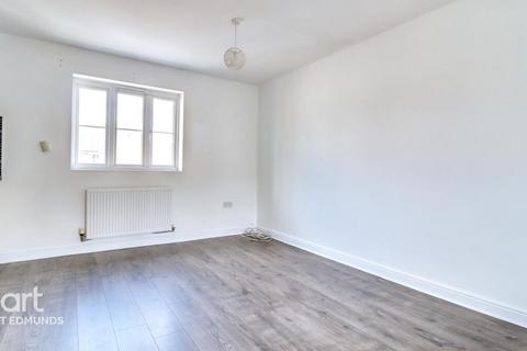 2 bedroom flat for sale, Blackbird Drive, Bury St Edmunds