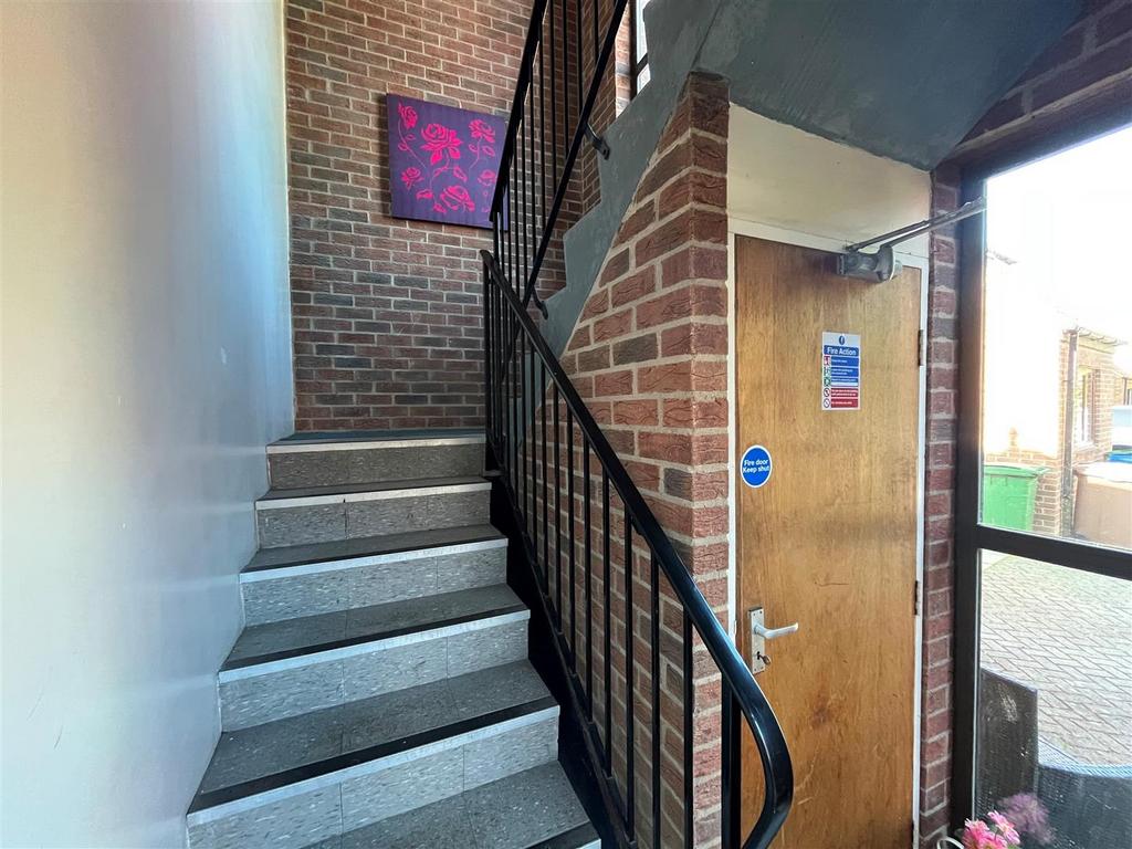 Communal Stairs - Ground Floor.jpg