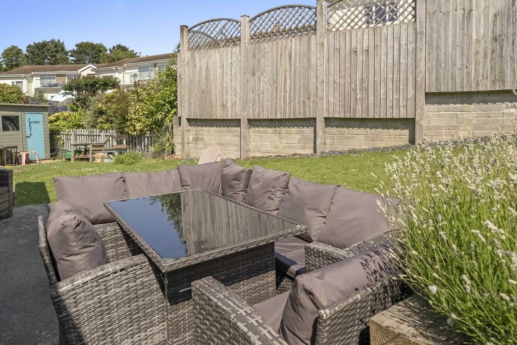 19 Linhey - Patio