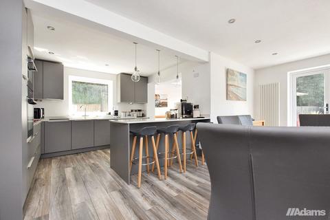 3 bedroom detached house for sale, Thelwall New Road WA4