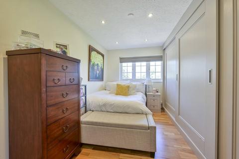 55 Selhurst Close, London, SW19 6AY