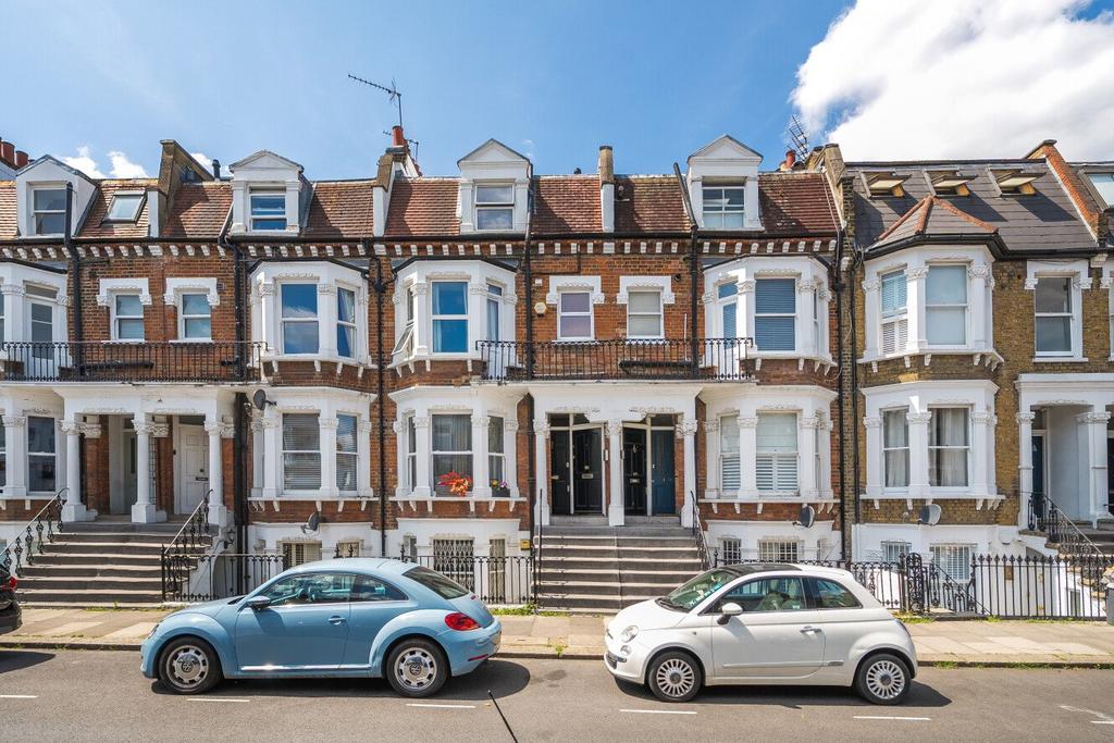 Mirabel Road, Fulham, London, SW6 3 bed flat - £950,000