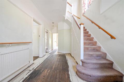 5 bedroom semi-detached house for sale, Cyprus Gardens, London N3