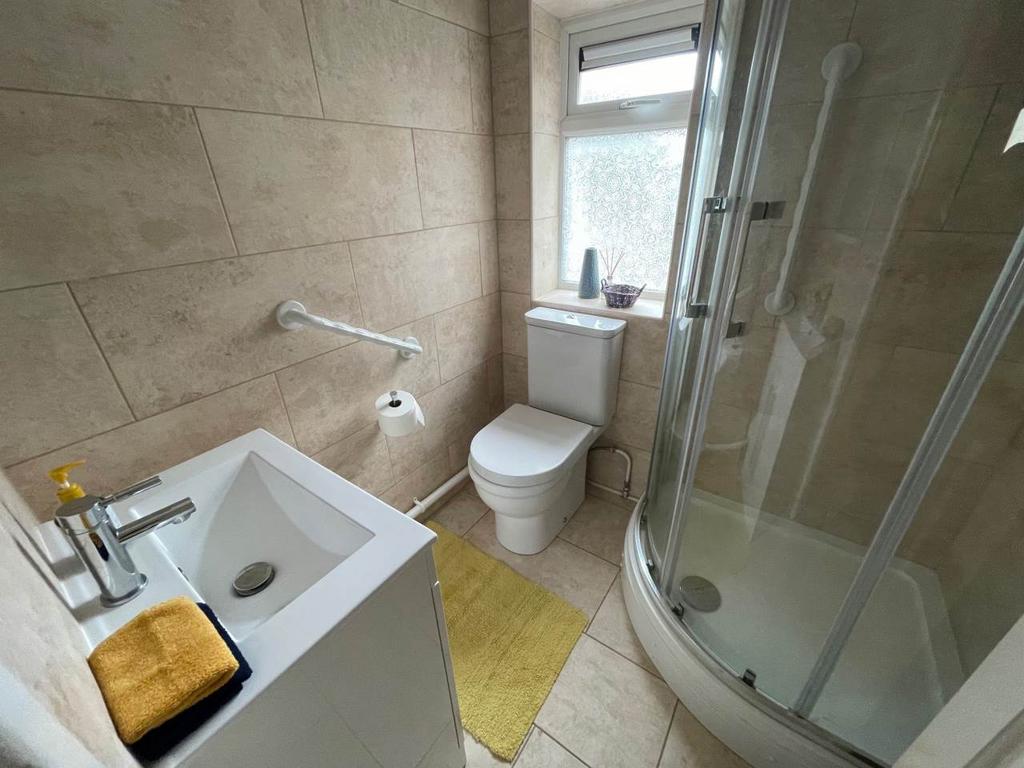 Palmer st 30 shower