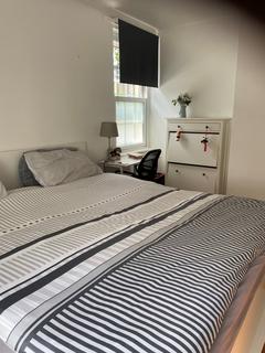 2 bedroom flat to rent, Doddington Grove, London, SE17