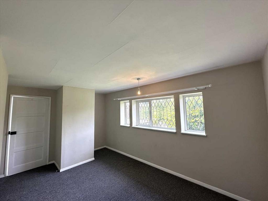 Rear bedroom