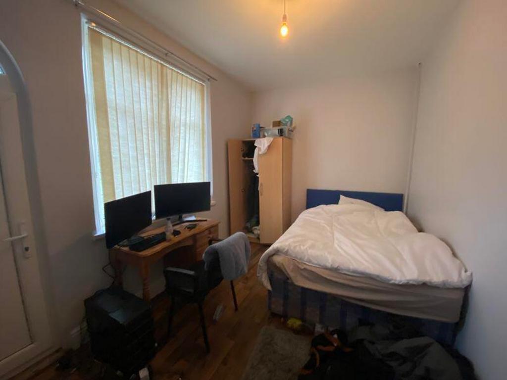 A cozy double bedroom featuring a comfortable b...
