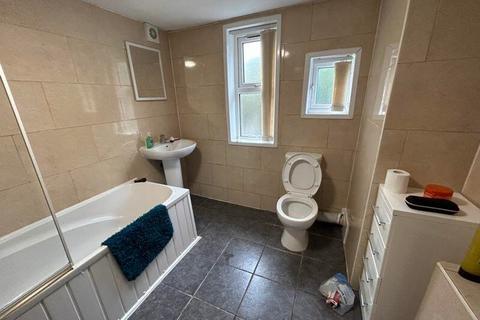 3 bedroom house to rent, 3A Mount Hooton Road, Nottingham NG7