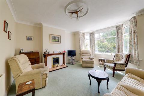 4 bedroom semi-detached house for sale, Loxwood Avenue, Worthing, BN14