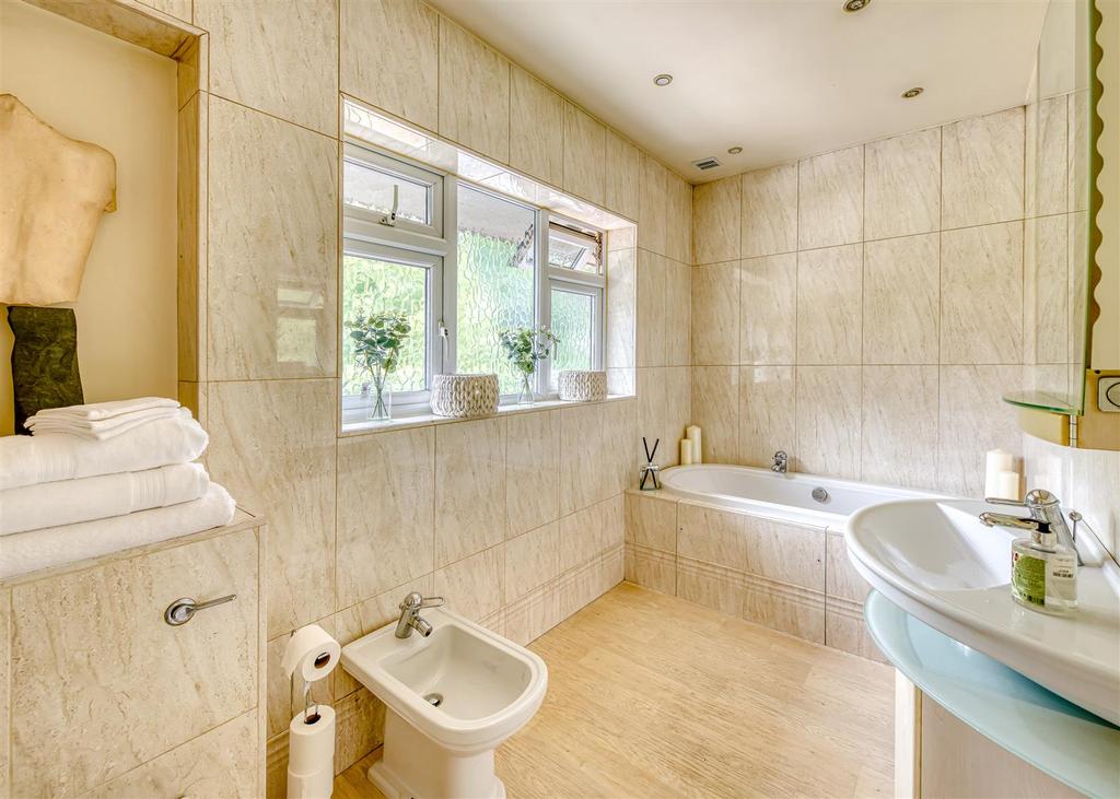 58 Perton Road-bath.jpg