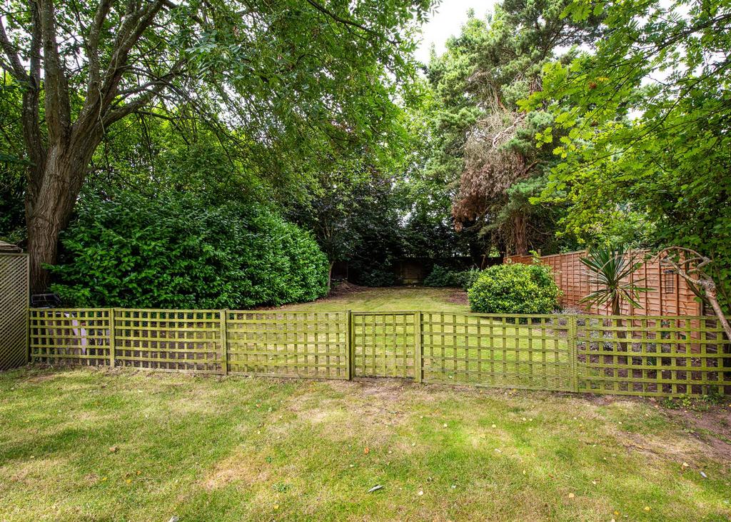 58 Perton Road-gdn3.jpg