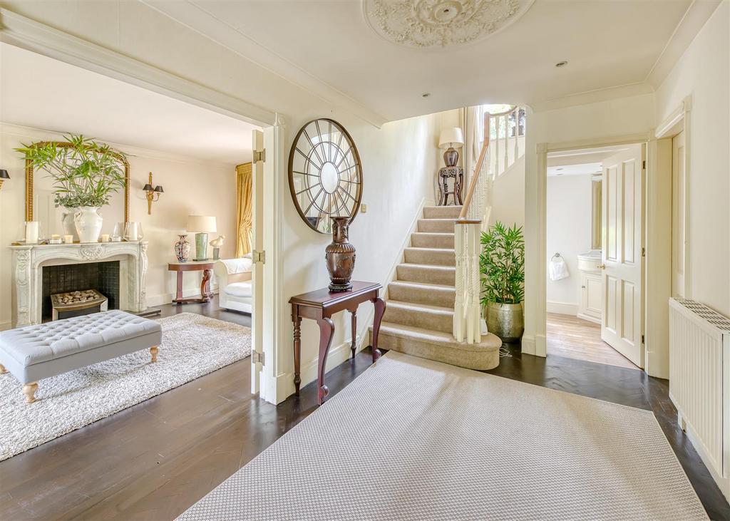 58 Perton Road-hall2.jpg
