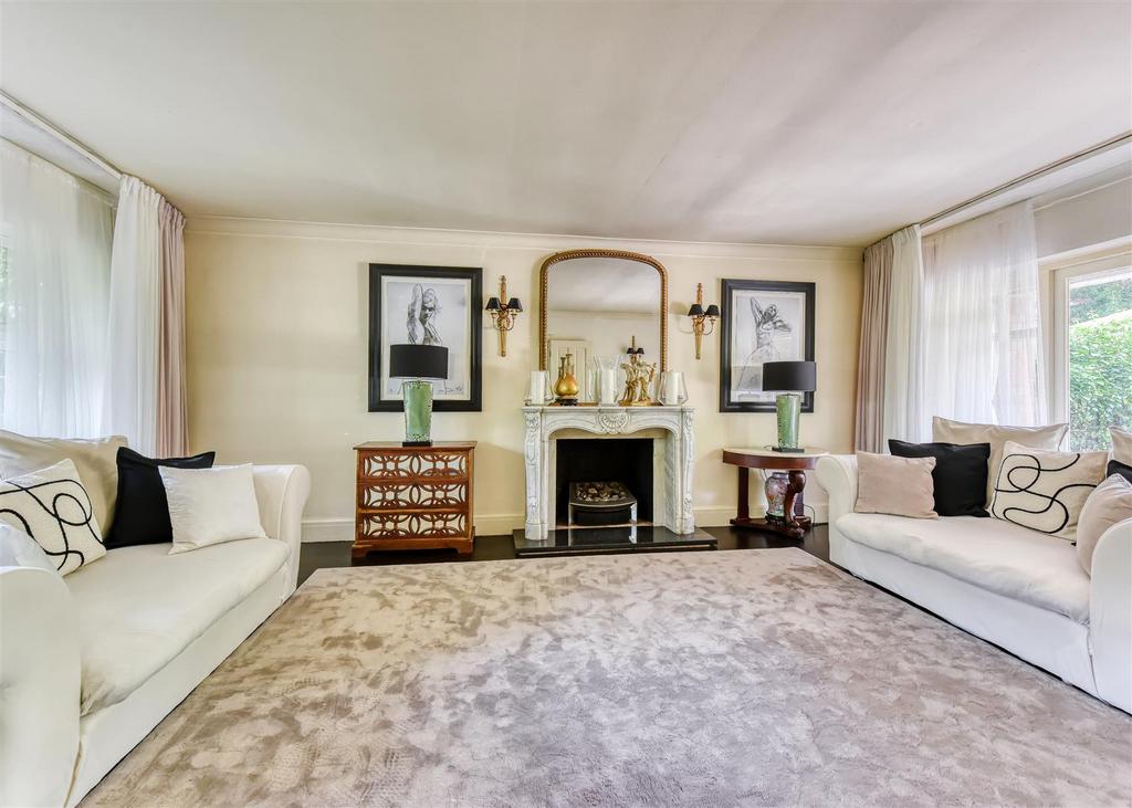 58 Perton Road-JUN25-lounge1.jpg