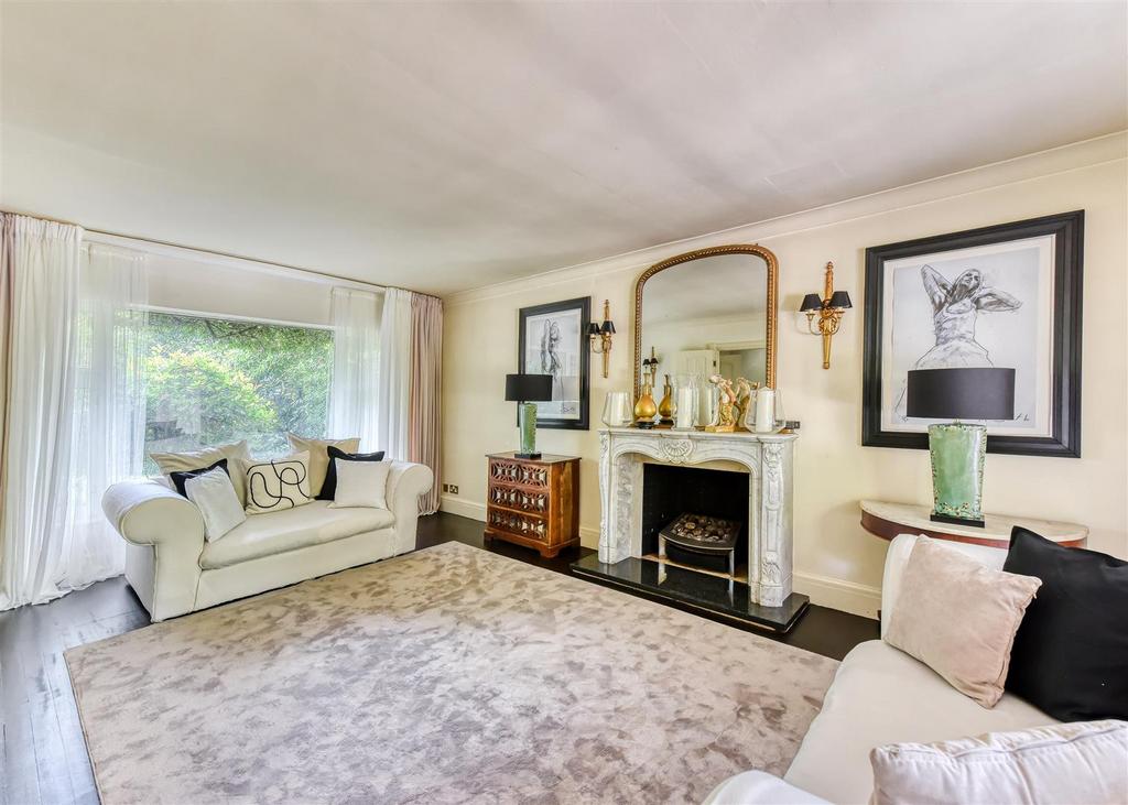 58 Perton Road-JUN25-lounge2.jpg