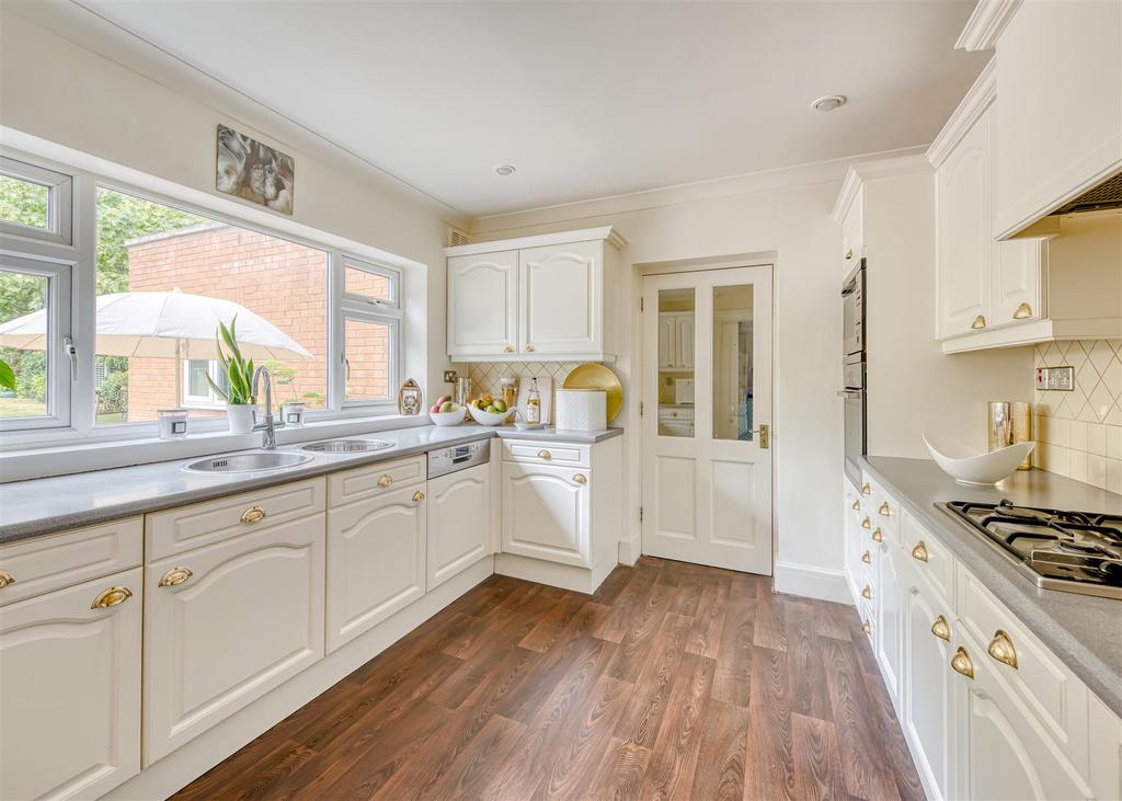 58 Perton Road-kitchen1.jpg