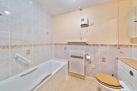 2 bedroom apartment for sale, Barclay Court, Trafalgar Road, Cirencester, Gloucestershire, GL7