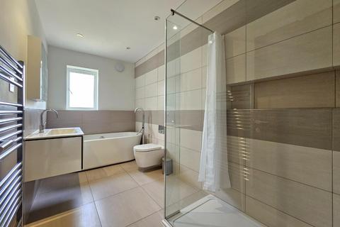 4 bedroom semi-detached house to rent, Wellington Road, Timperley, Altrincham