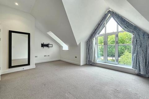 4 bedroom semi-detached house to rent, Wellington Road, Timperley, Altrincham