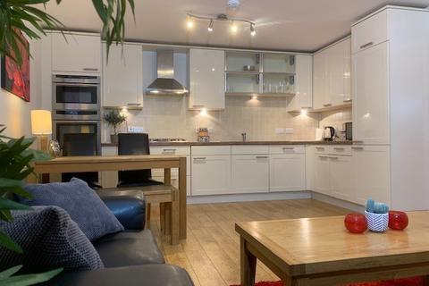 2 bedroom flat to rent, Queens Crescent, Aberdeen, AB15