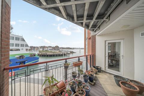 2 bedroom apartment for sale, Arethusa House, Gunwharf Quays, Portsmouth