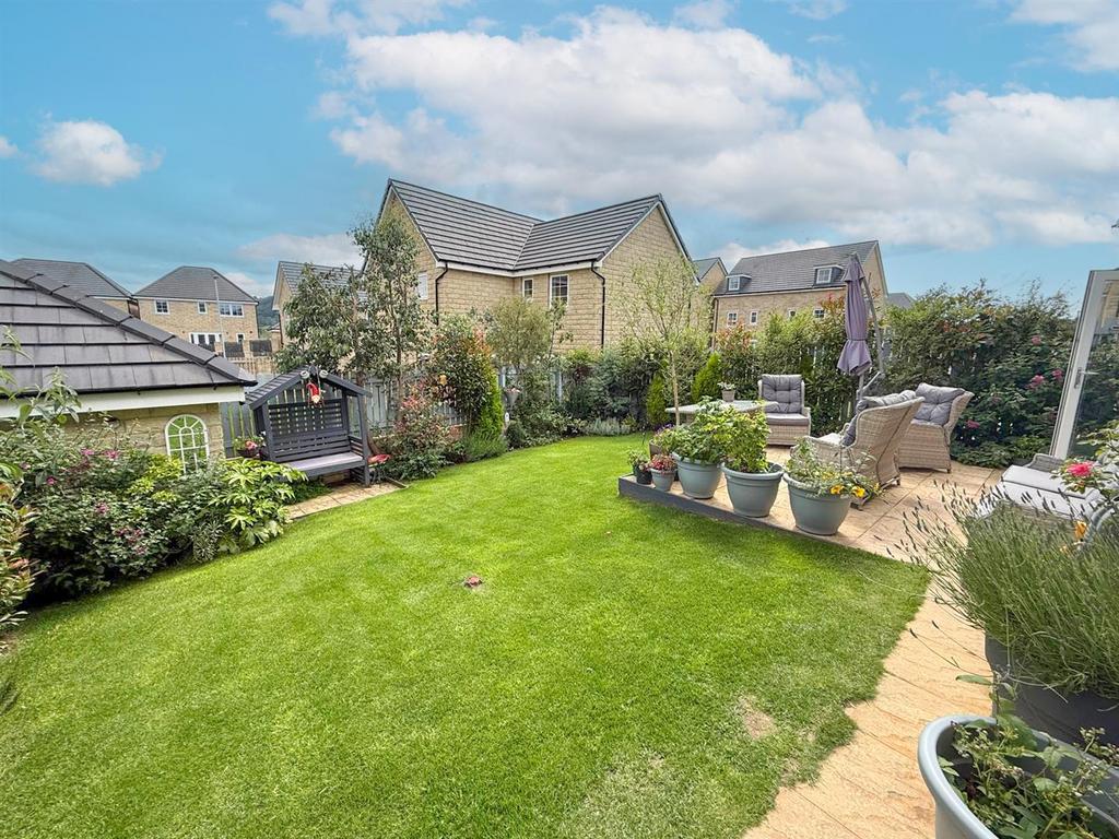 3 bed detached property, Silsden