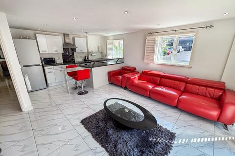 3 bedroom apartment to rent, Branagh Court, Reading, RG30