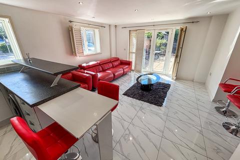 3 bedroom apartment to rent, Branagh Court, Reading, RG30