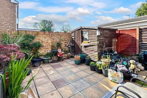 undefined, Tay Close, Farnborough