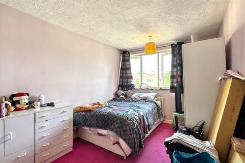 4 bedroom house for sale, Tay Close, Farnborough
