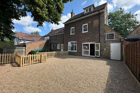 undefined, Station Road, Kings Langley WD4