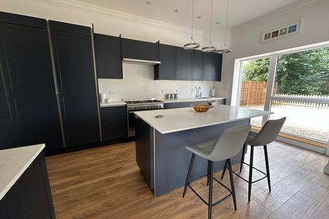 undefined, Station Road, Kings Langley WD4