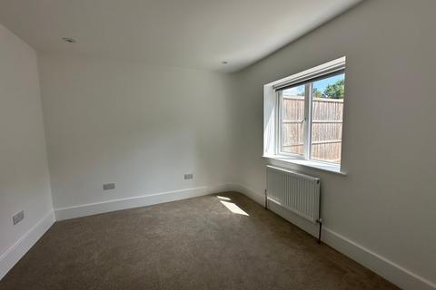 undefined, Station Road, Kings Langley WD4
